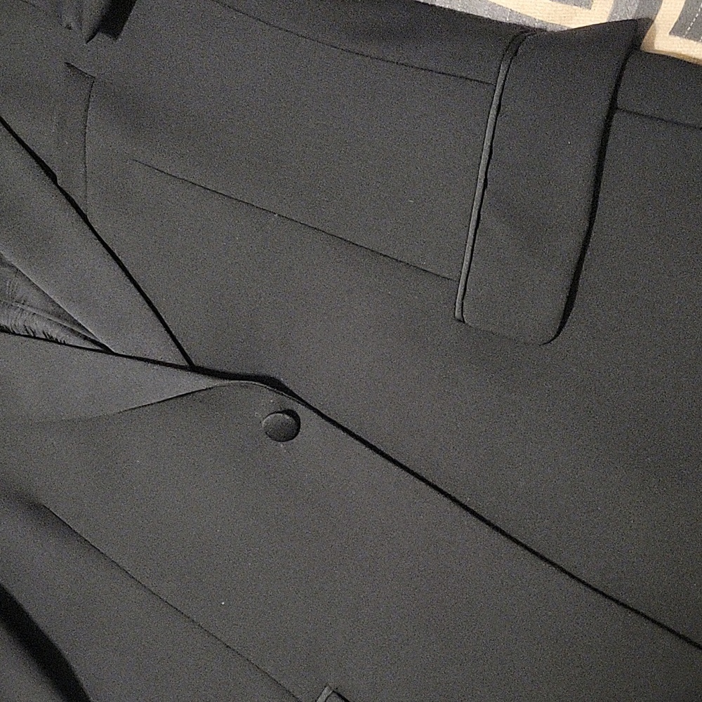Tuxedo - Picture 5 of 6